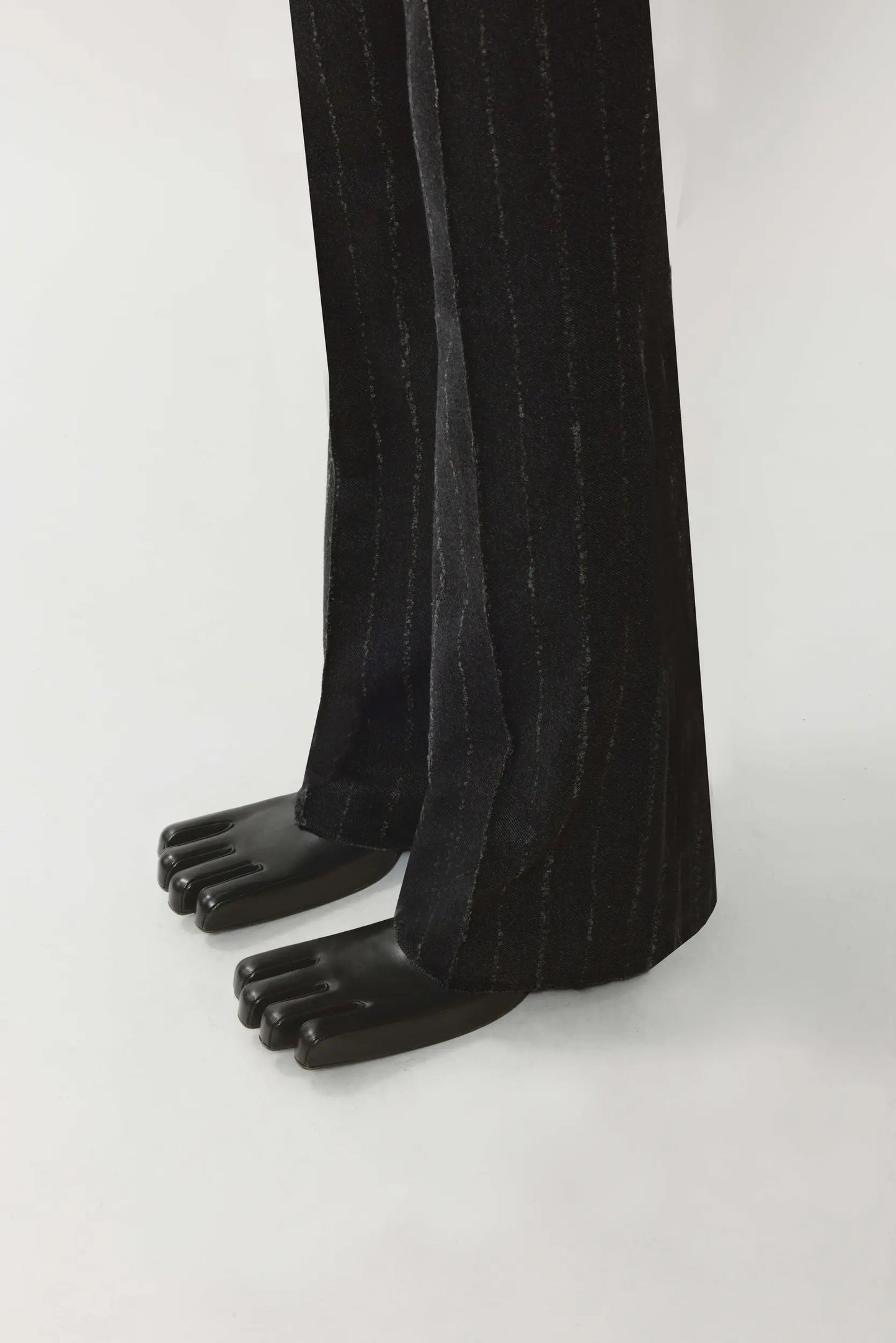 AVAVAV Finger Ankle Boots Black