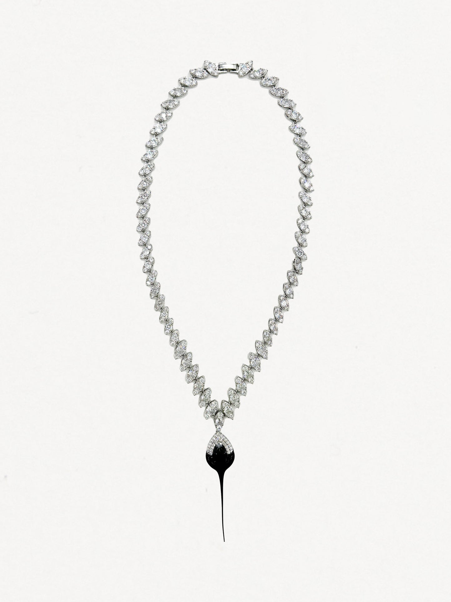 Ottolinger Diamond Dip Necklace Black