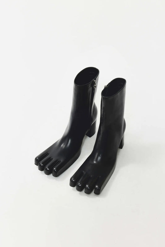 AVAVAV Finger Ankle Boots Black