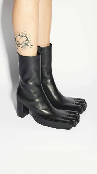 AVAVAV Finger Ankle Boots Black
