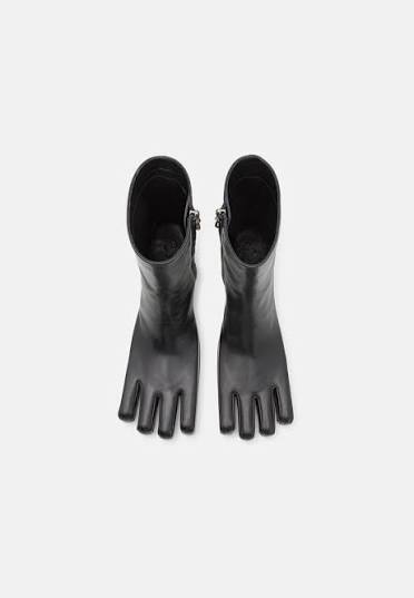 AVAVAV Finger Ankle Boots Black